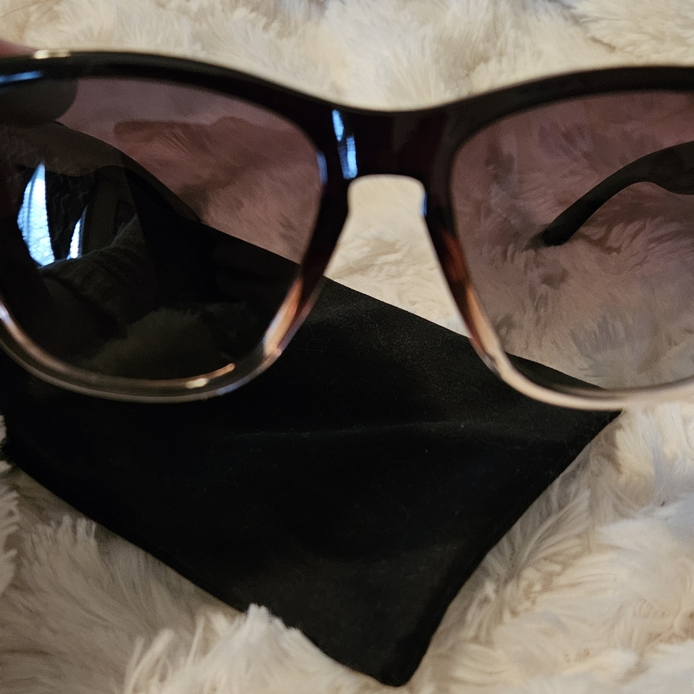 Stylish Black And Brown Sunglasses - Picture 2 of 4
